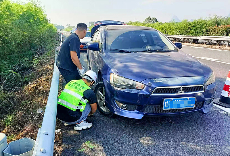 應(yīng)急值守人員24小時輪番值守 (2).jpg