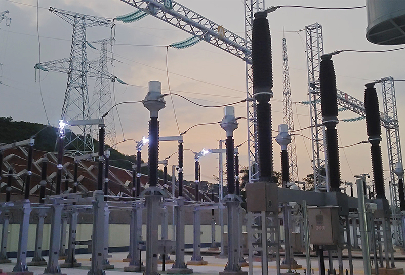 進(jìn)線隔離開關(guān)合閘 郭軍毅攝.jpg 進(jìn)線隔離開關(guān)合閘 郭軍毅攝.jpg