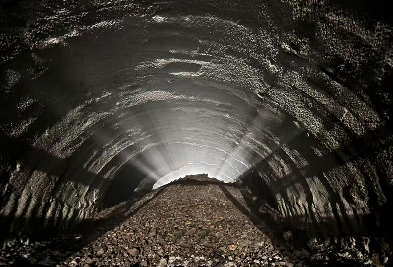 桂林至鐘山高速公路橫山隧道左洞順利貫通.jpg 桂林至鐘山高速公路橫山隧道左洞順利貫通.jpg