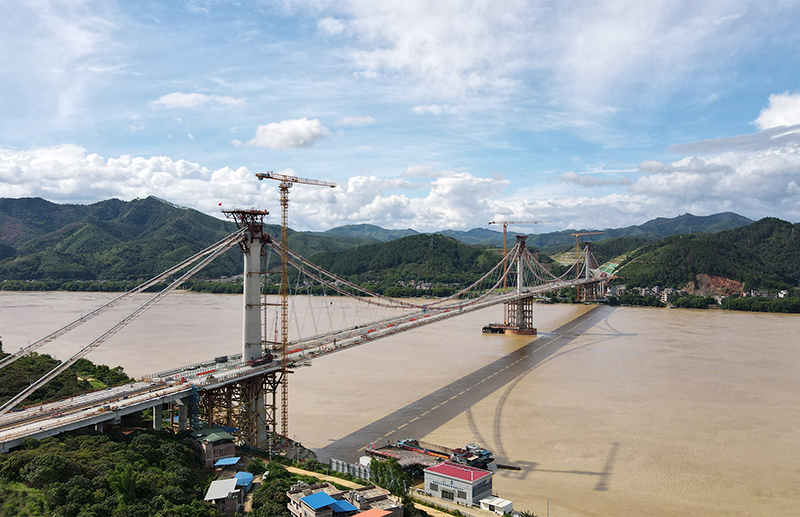 世界最大跨徑獨柱式三塔空間纜懸索橋——蒼容潯江大橋.jpg 世界最大跨徑獨柱式三塔空間纜懸索橋——蒼容潯江大橋.jpg
