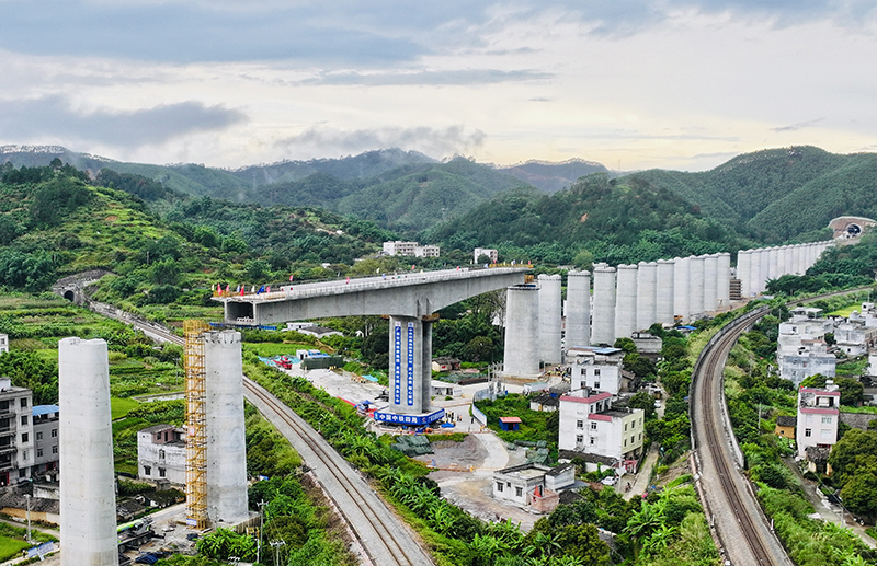 3.轉(zhuǎn)體完成--陳果攝.jpg 3.轉(zhuǎn)體完成--陳果攝.jpg