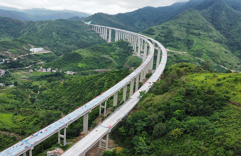 廣西第一高墩多跨連續(xù)剛構橋——樂望高速雅長特大橋.jpg 廣西第一高墩多跨連續(xù)剛構橋——樂望高速雅長特大橋.jpg