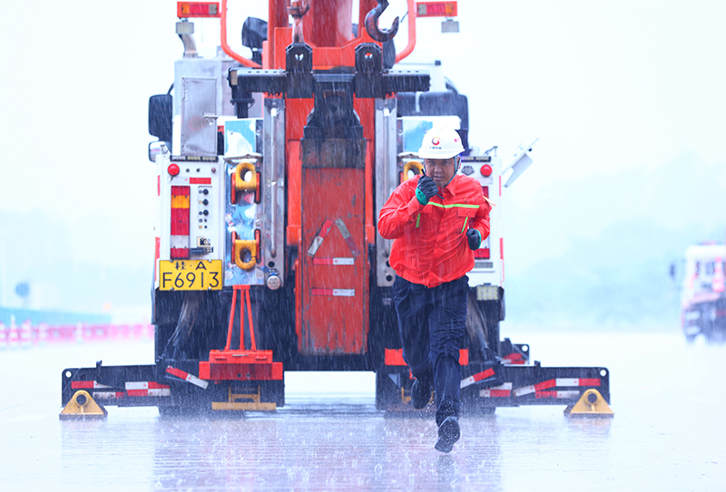 覃河霖保暢照.jpg 覃河霖保暢照.jpg